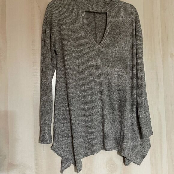 Maurices gray knit top, size large - Picture 4 of 12